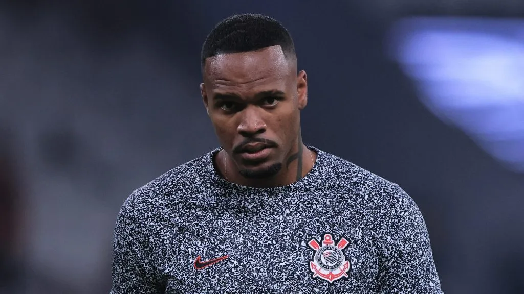 Carlos Miguel não teve sucesso até aqui fora do Brasil - Foto: Ettore Chiereguini/AGIF.