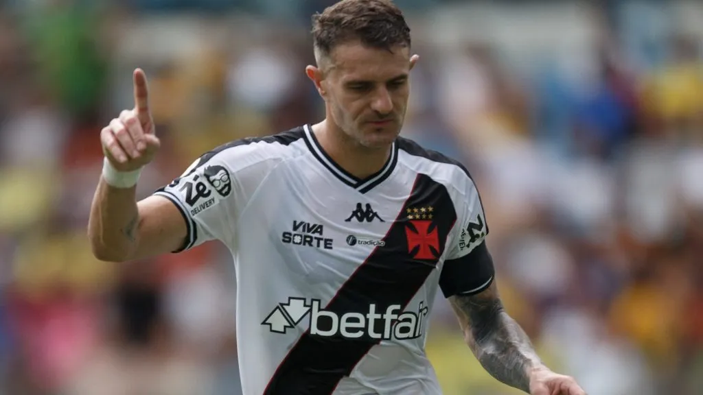 Vegetti durante partida. Foto: Gil Gomes/AGIF