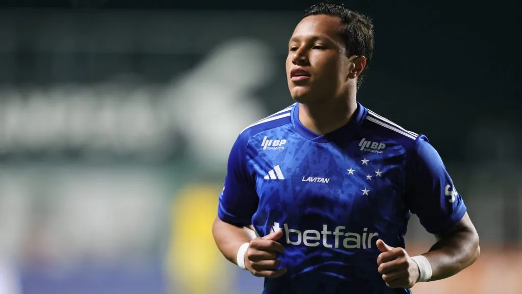 Marlon está nos planos do Cruzeiro - Foto: Gilson Lobo/AGIF.
