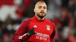 Corinthians segue tentando Arthur Cabral.