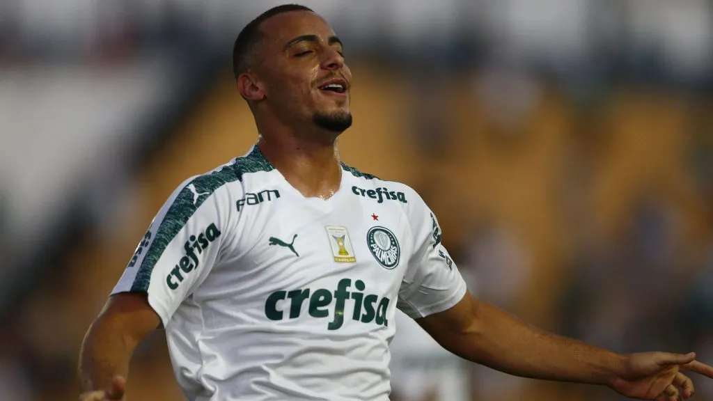 Arthur Cabral teve curta passagem pelo Palmeiras - Foto: Thiago Calil/AGIF.