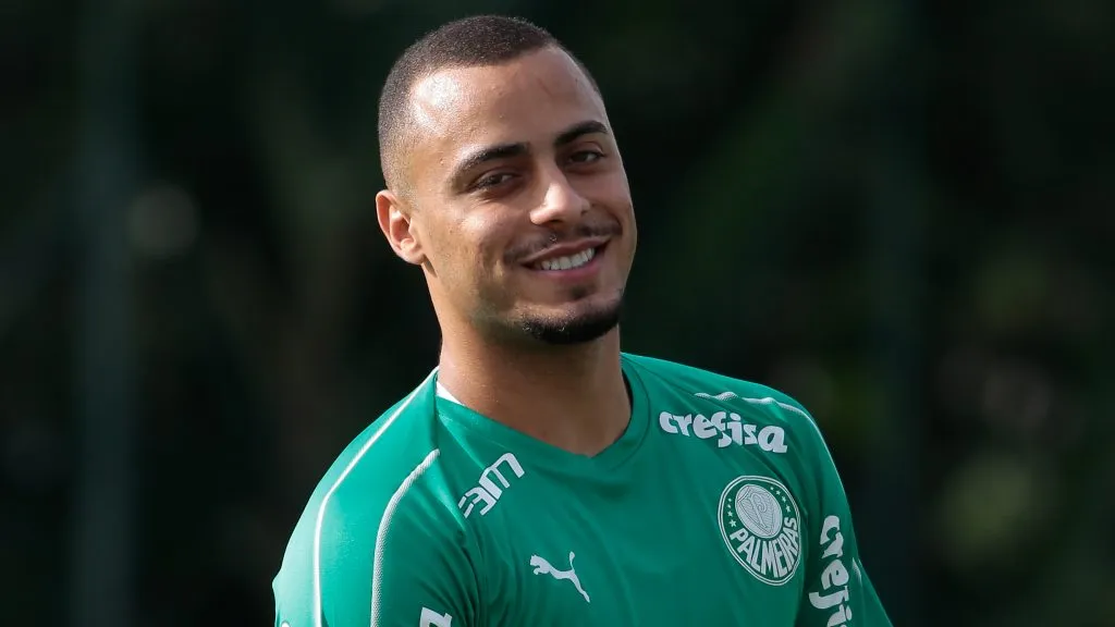 Arthur Cabral teve passagem curta pelo Palmeiras - Foto: Marcello Zambrana/AGIF.