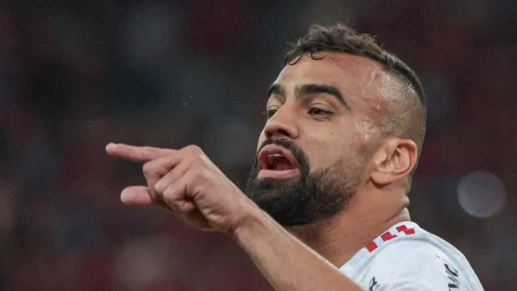 Foto: Robson Mafra/AGIF – Zagueiro campeão da Copa do Brasil no time carioca está perto de assinar com a Raposa.