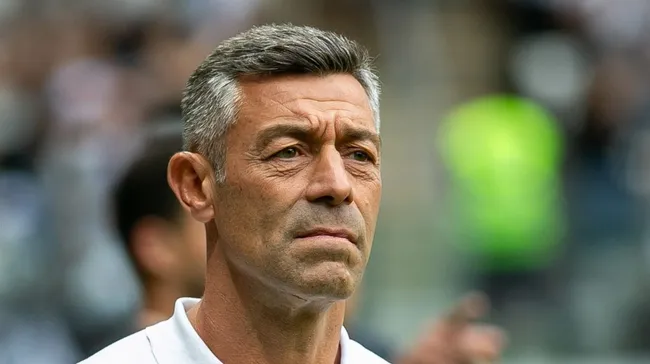 Foto: Fernando Moreno/AGIF – Pedro Caixinha é entusiasta do futebol do jogador do Sheffield.