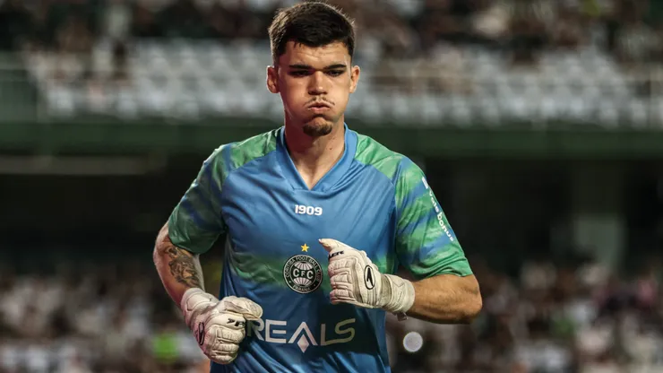 Pedro Morisco agrada ao Botafogo - Foto: Robson Mafra/AGIF.