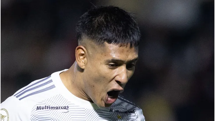 Zaracho comemora gol pelo Galo contra o Bragantino.