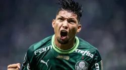 Rony em ação pelo Palmeiras. Santos mantém proposta de R$ 700 mil por mês para fechar com atacante