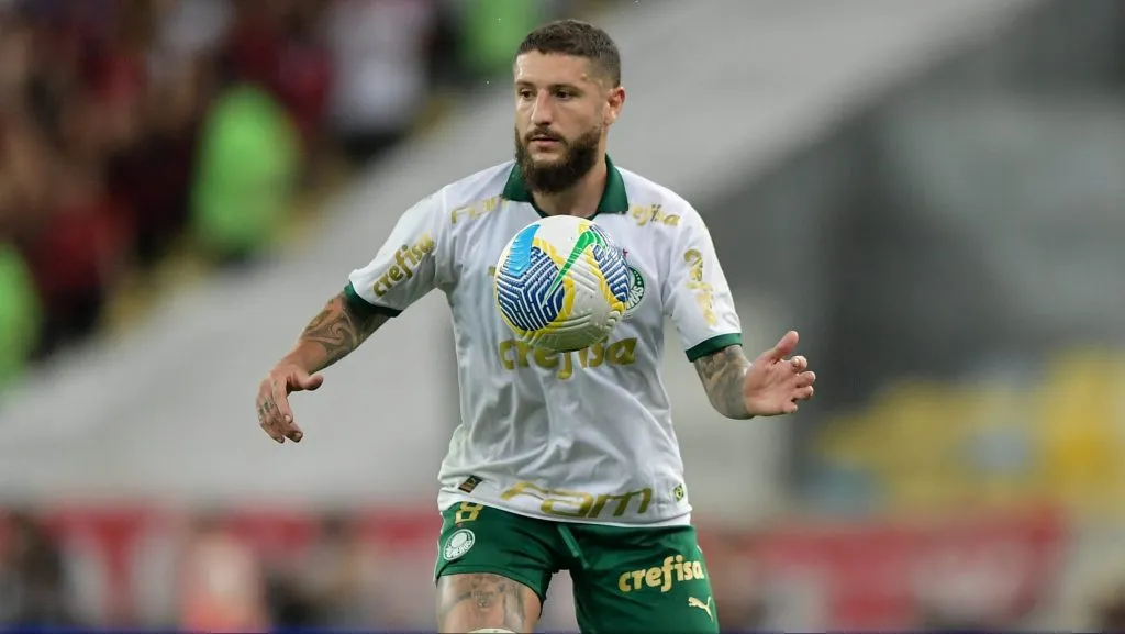 ZÉ Rafael em ação pelo Palmeiras de camisa branca - Foto: Thiago Ribeiro/AGIF