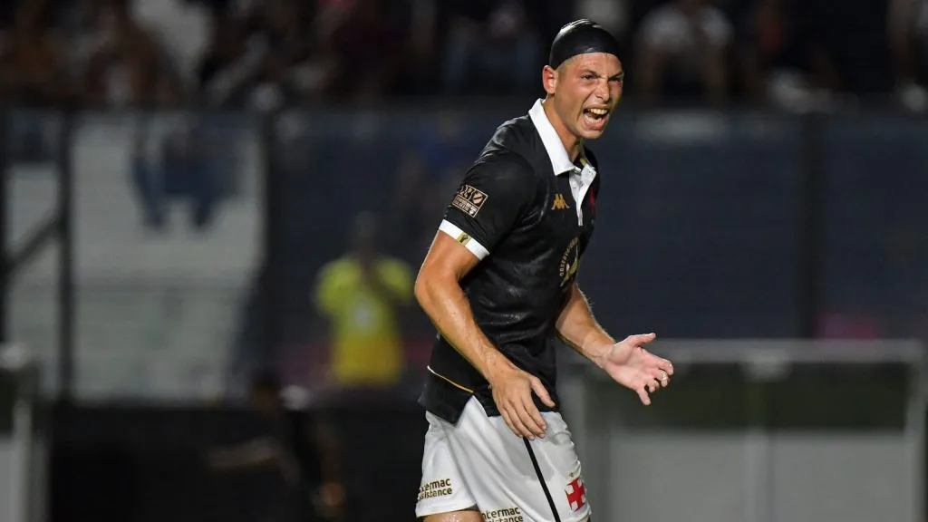 Capasso está próximo de deixar o Vasco mesmo após conquistar título no Olímpia – Foto: Thiago Ribeiro/AGIF