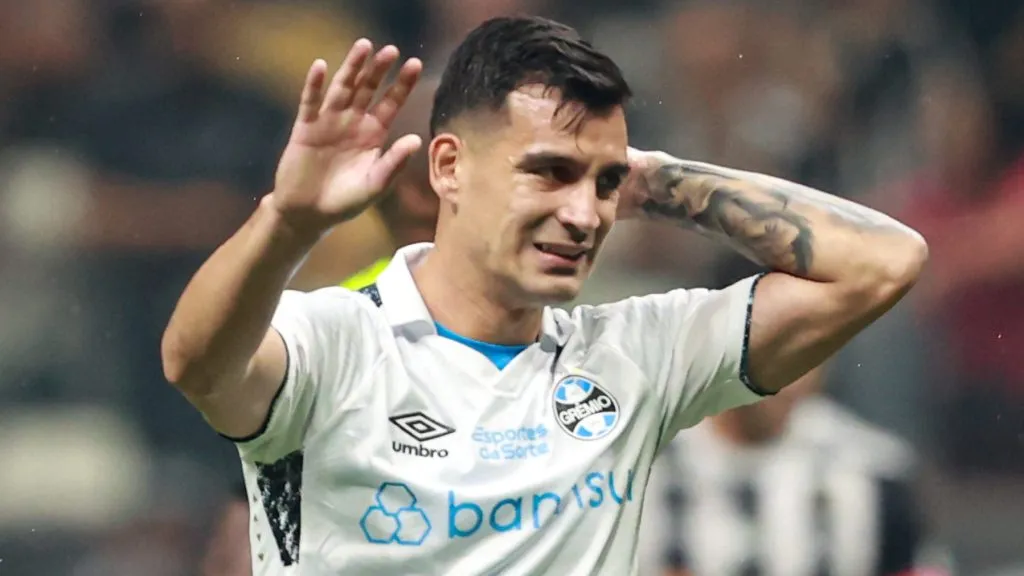 Franco Cristaldo tem futuro incerto no Grêmio - Foto: Maxi Franzoi/AGIF.