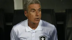Luis Castro tem retorno descartado ao Botafogo - Foto: Wagner Meier/Getty Images.