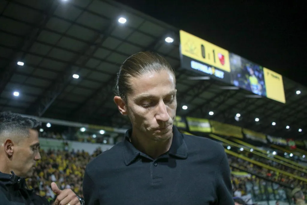 Filipe Luís pode ser determinante em acordo – Foto: Leonardo Hubbe/AGIF