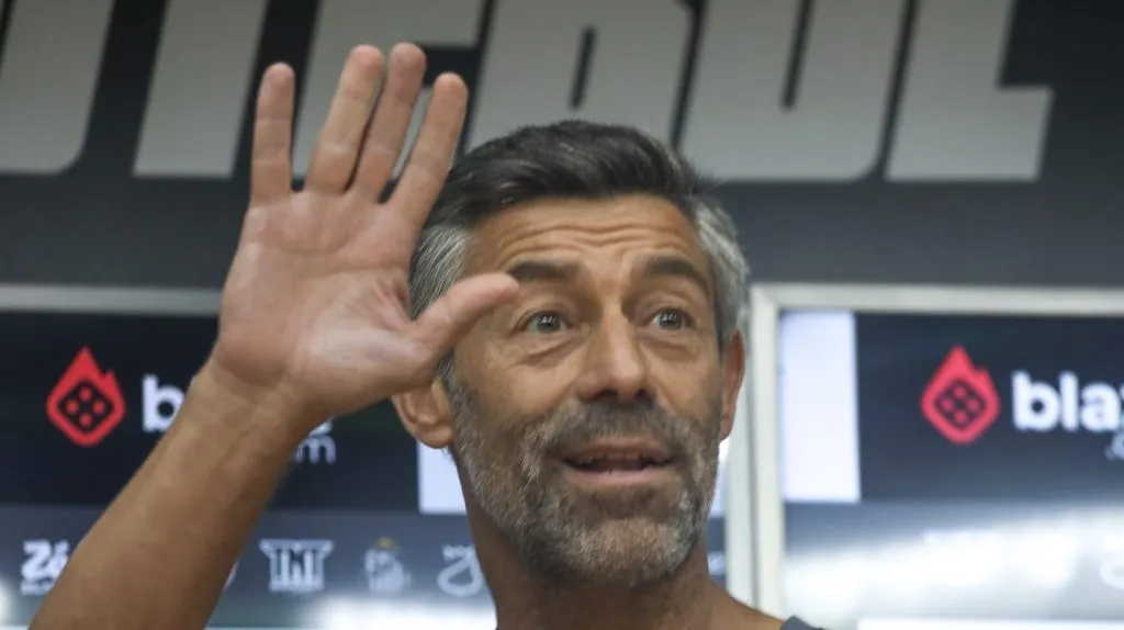 Foto: Reinaldo Campos/AGIF – Caixinha não vai perder o meio-campista para o exterior.