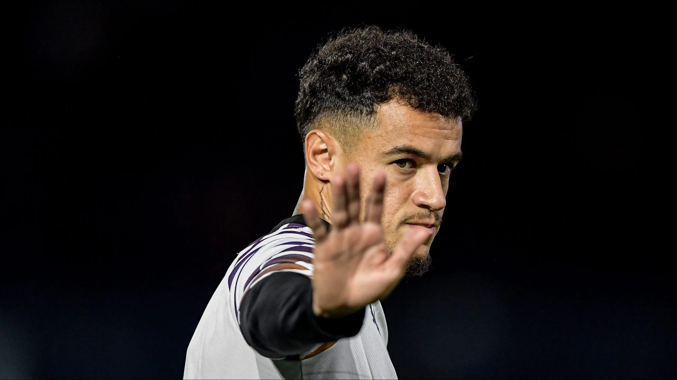 Philippe Coutinho ainda não mostrou um bom futebol depois de retornar ao Vasco. Foto: Thiago Ribeiro/AGIF