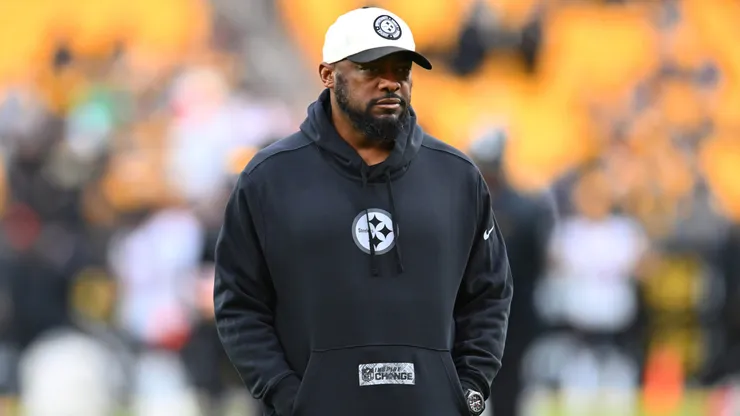Tomlin mantém Wilson como titular dos Steelers e descarta Fields para os playoffs. Foto: Getty Images.