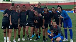 Jogadoras da equipe feminina do Athletico Paranaense durante reconhecimento do gramado antes do duelo contra o River Plate na Ladies Cup 2024