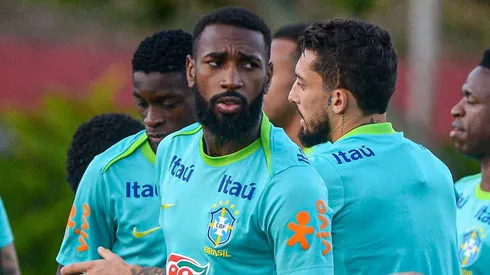 Gerson, meio-campista do Flamengo, em treino pela Seleção Brasileira