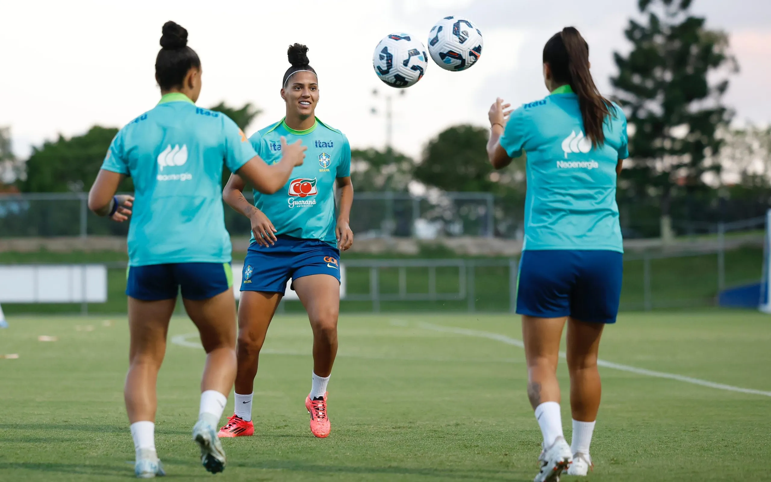 Jogadoras convocadas da Seleção Brasileira durante treino para os amistosos contra a Austrália em 2024, no CBUS Super Stadium, em Gold Coast. Foto: Rafael Ribeiro/CBF