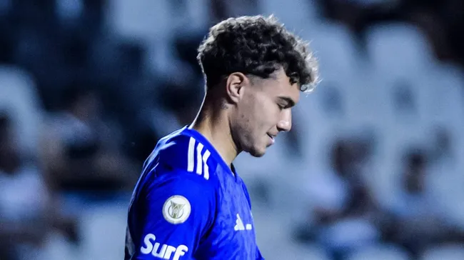 Arthur Viana em Vasco x Cruzeiro, em São Januário, no Rio de Janeiro – Foto: Gustavo Aleixo/Cruzeiro