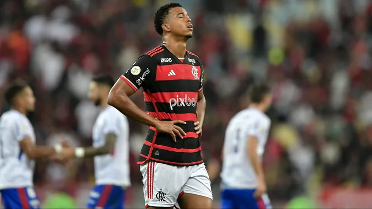 Carlinhos vem tentando recuperar o seu espaço no Flamengo por meio do Cariocão