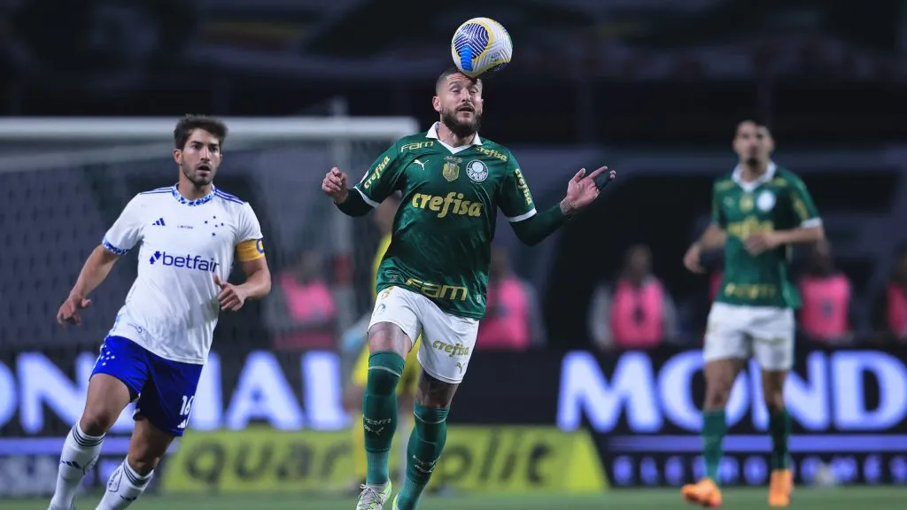 Zé Rafael disputando lance. Foto: Ettore Chiereguini/AGIF