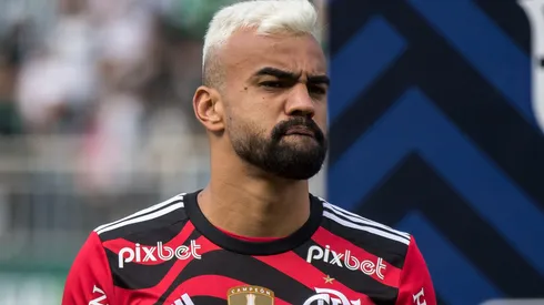 Fabrício Bruno antes de partida entre Coritiba e Flamengo, no Couto Pereira, pelo Brasileirão 2022.