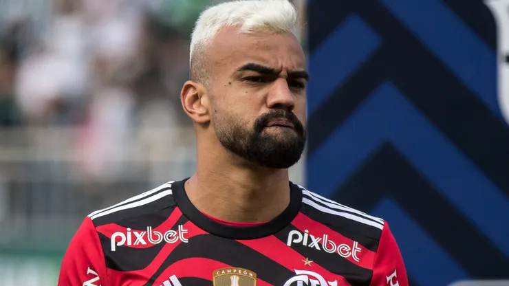 Fabrício Bruno antes de partida entre Coritiba e Flamengo, no Couto Pereira, pelo Brasileirão 2022.