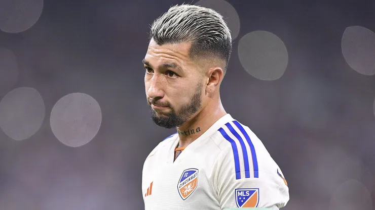 Luciano Acosta já admitiu contato do Corinthians.