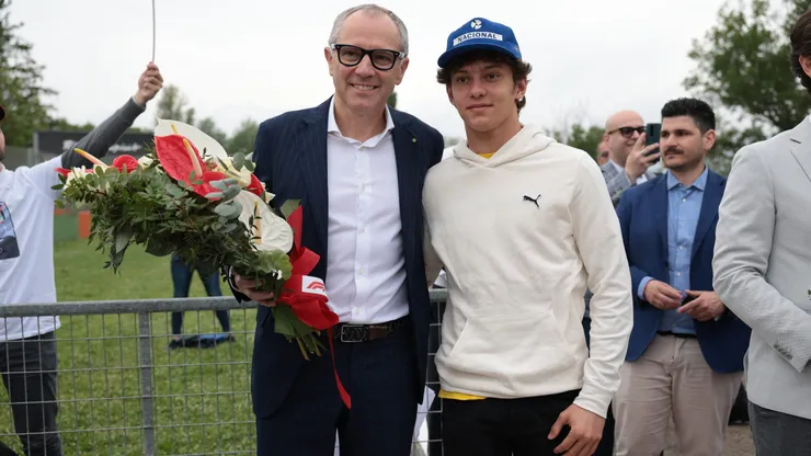 Andrea Kimi Antonelli e Stefano Domenicali (Emmanuele Ciancaglini/Getty Images)