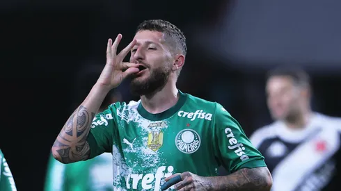 Zé Rafael durante jogo do Verdão no Allianz Parque.