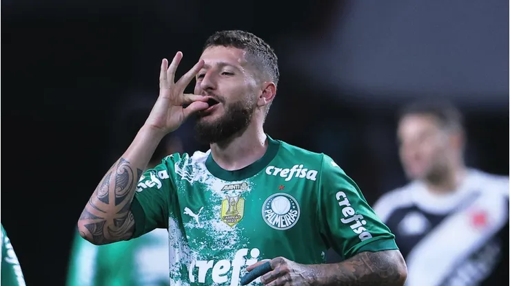 Zé Rafael durante jogo do Verdão no Allianz Parque.