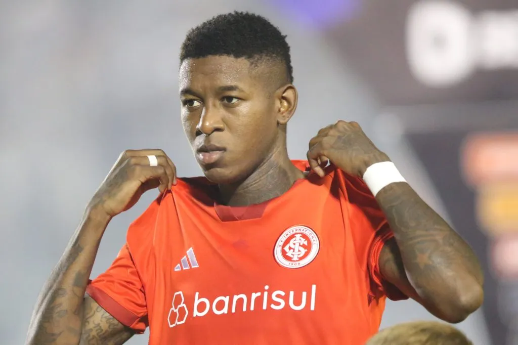 Foto: Marlon Costa/AGIF – Vitão é o melhor zagueiro do Inter