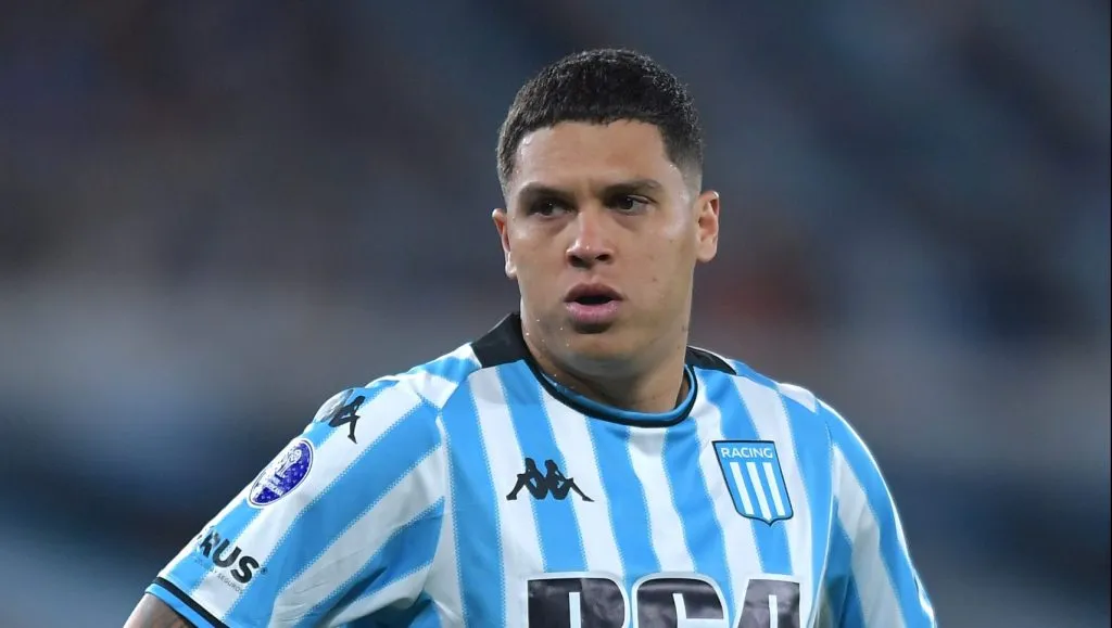 Em 2024, Quintero foi campeão da Sul-Americana com o Racing antes de ir para o América de Cali – Foto: Marcelo Endelli/Getty Images)