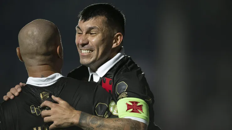Vasco liberou Medel no ano passado - Foto: Agustin Marcarian - Pool/Getty Images.