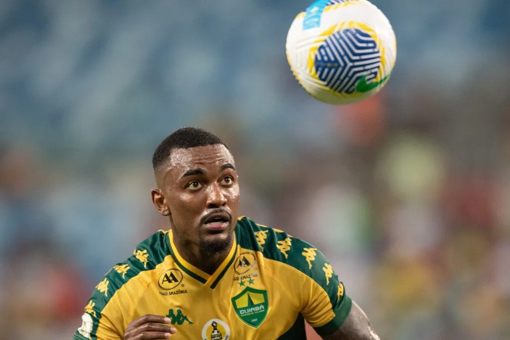 Foto: Gil Gomes/AGIF – Ramon em ação com a camisa do Cuiabá em 2024