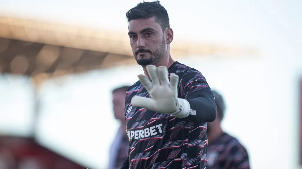 Rafael goleiro do Sao Paulo durante partida contra o Atletico-GO no estadio Antonio Accioly pelo campeonato Brasileiro A 2024. Foto: Isabela Azine/AGIF