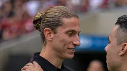 RJ - RIO DE JANEIRO - 26/10/2024 - BRASILEIRO A 2024, FLAMENGO X JUVENTUDE - Filipe Luis tecnico do Flamengo com Jair Ventura tecnico do Juventude durante partida no estadio Maracana pelo campeonato Brasileiro A 2024. Foto: Thiago Ribeiro/AGIF