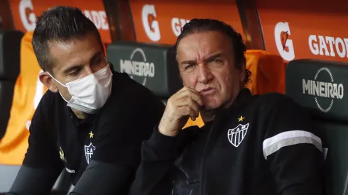 Victor e Cuca em ação - Foto: Bruna Prado-Pool/Getty Images.