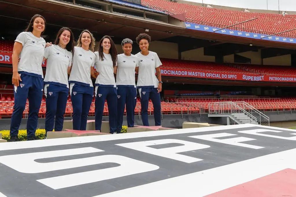 As novas joias do São Paulo conheceram o MorumBis e se juntaram ao elenco das são-paulinas para a temporada 2025 mirando grandes conquistas. Foto: Miguel Schincariol / saopaulofc