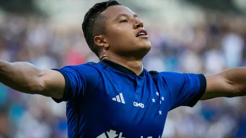 Marlon foi um dos poucos destaques do Cruzeiro na última temporada e interessa a Gustavo Quinteros.