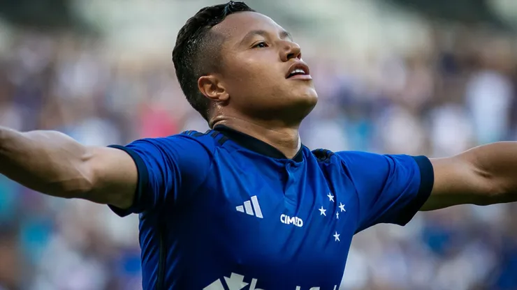 Marlon foi um dos poucos destaques do Cruzeiro na última temporada e interessa a Gustavo Quinteros.