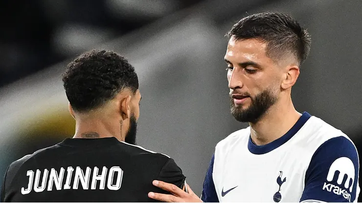 Juninho, reforço que está chegando ao Flamengo, jogou contra o Tottenham - (Foto:Mike Hewitt/Getty Images)