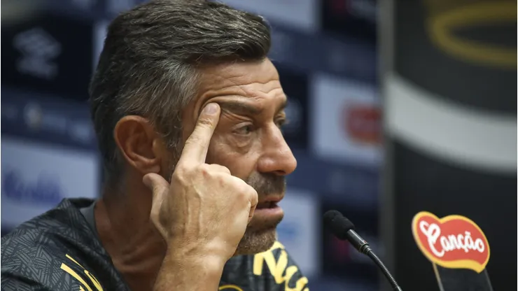 Pedro Caixinha não se empolgou com Yusupha Njie até o momento e atacante deve sair da Vila Belmiro