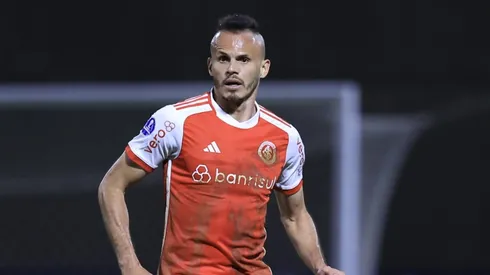 Renê em partida pelo Internacional – Foto: Marcello Zambrana/AGIF