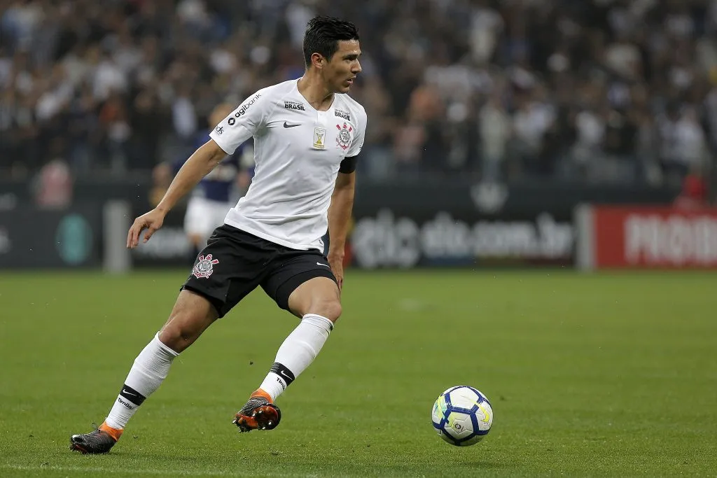 Balbuena em partida pelo Corinthians – Foto: Daniel Vorley/AGIF