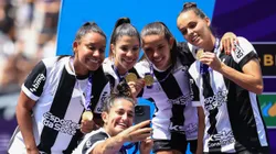 Corinthianas comemorando o título do Brasileirão (Marcello Zambrana/AGIF)