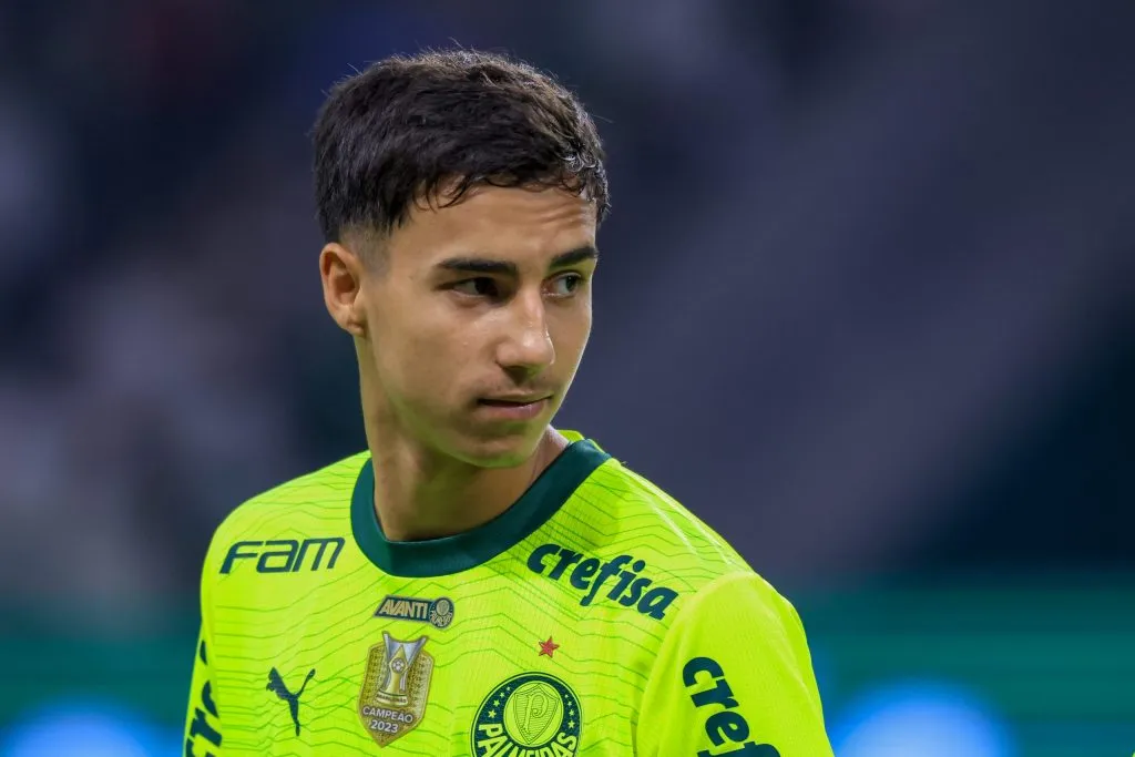 Vitor Reis jogador do Palmeiras