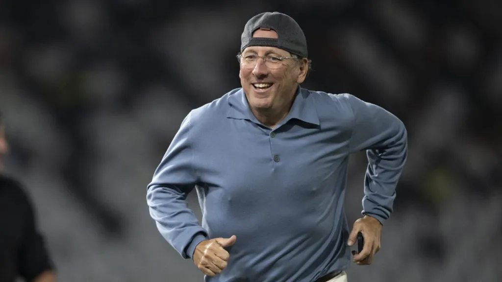 John Textor tem definição sobre futuro de meia – Foto: Jorge Rodrigues/AGIF