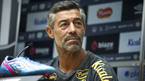 Pedro Caixinha decide saída de atacante do Santos - Foto: Reinaldo Campos/AGIF
