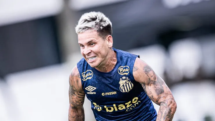 Soteldo em ação em jogo-treino do Peixe ontem (9).